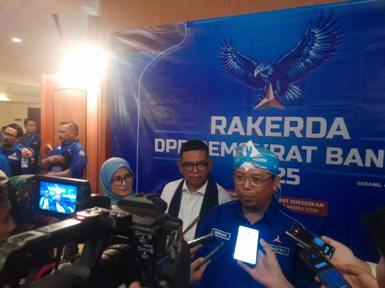 Dostlar lesbiyanlar bolib chiqdi